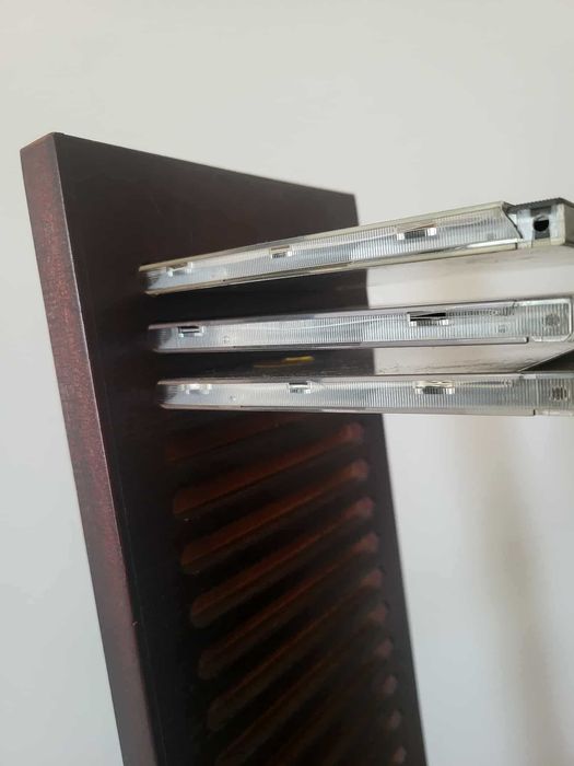 Torre CD's em Madeira Bangue