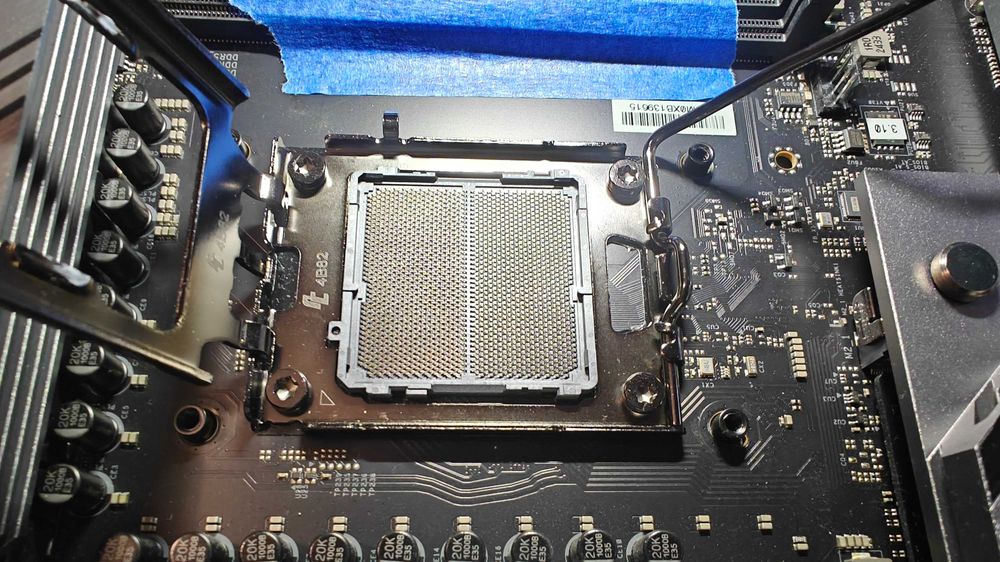 ASROCK X870E TAICHI Lite (jedno z czterech gniazd RAM nie działa)