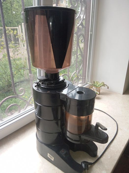 Кавомолка професійна. Профессиональная кофемолка Cunill