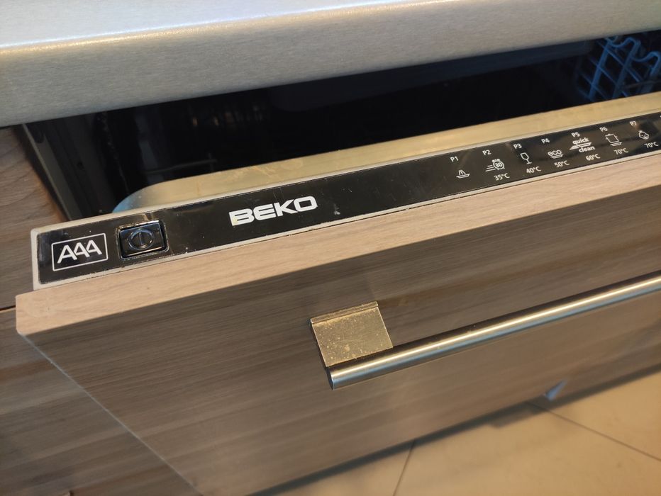 Zmywarka do zabudowy Beko DIN5833, brak koszy