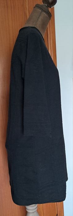 Vestido Mini em Malha Preta Texturada Padrão Geométrico Manga 3/4