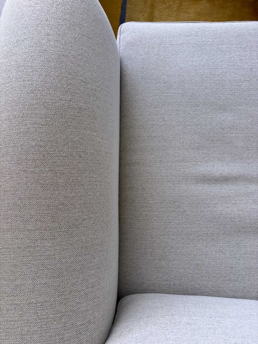 Conjunto de Sala: 2 Sofás de 2 Lugares + Banqueta/Puff (Tecido Cinza-Claro)