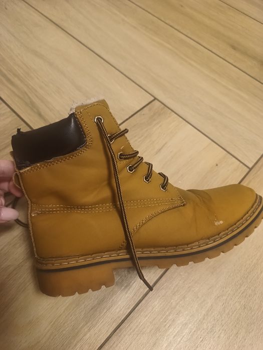 Damskie musztardowe buty traperki wiązane ocieplane botki 39