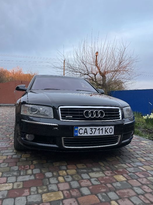 Audi  A8  Срочно