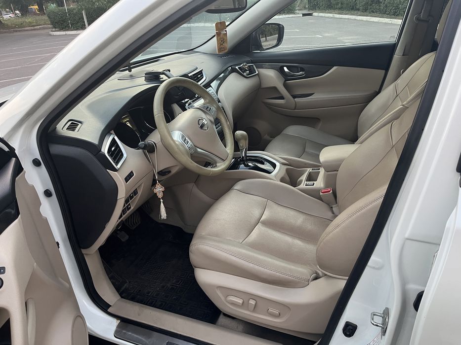 NISSAN ROGUE в максимальній комплектаціі
