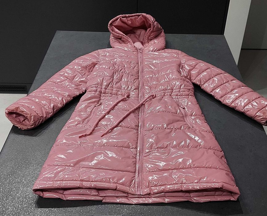 Sprzedam płaszcz z kapturem dla dziewczynki Reserved, rozmiar: 134