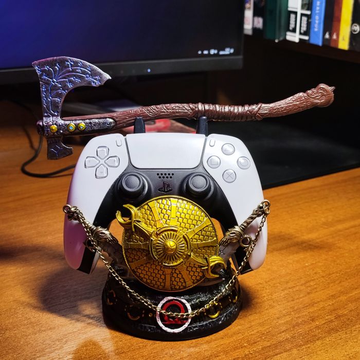 Подставка-держатель для геймпада в стиле God of War