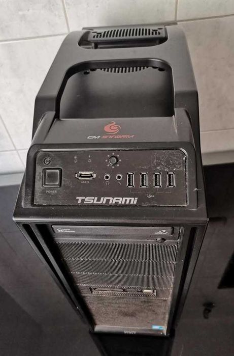 pc tsunami com monitor funciona a 100% Está ligado a funcionar 60,00€