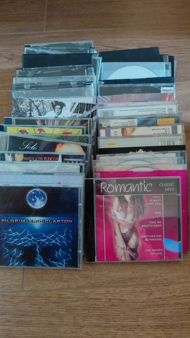 Płyty, książki i czasopisma głównie bajki.