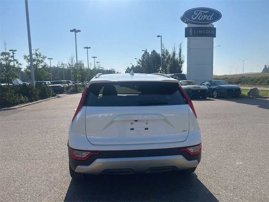 Kia Niro Plug-In Hybrid      2023