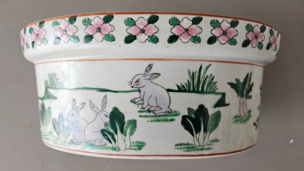 Terrina Antiga em Cerâmica com Tampa em Forma de Coelho