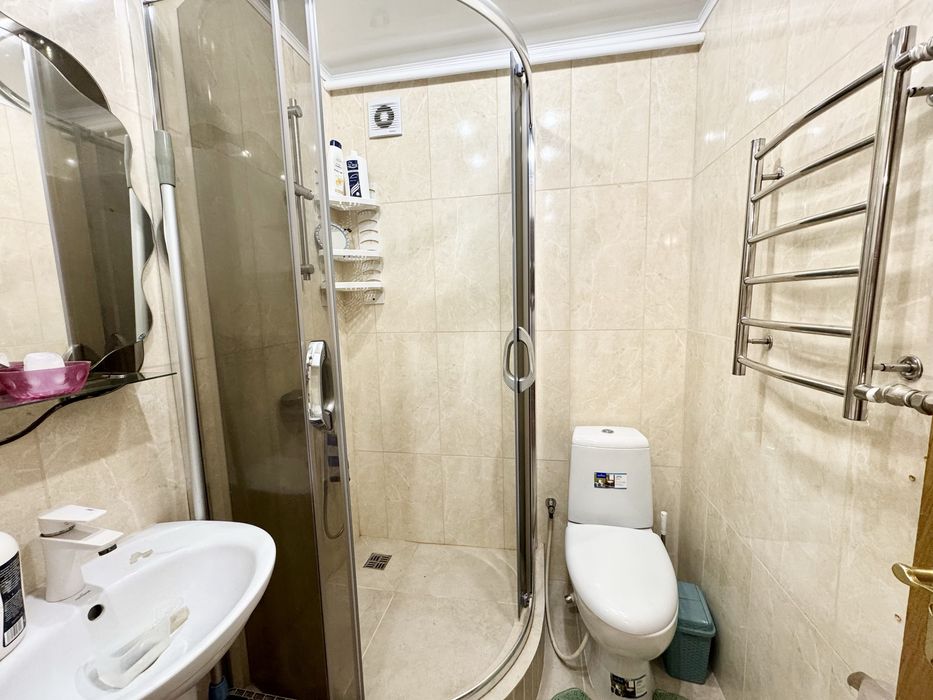 Продам 2 к.квартиру. 2эт/9эт, кирпич! Кухня -19кв.м