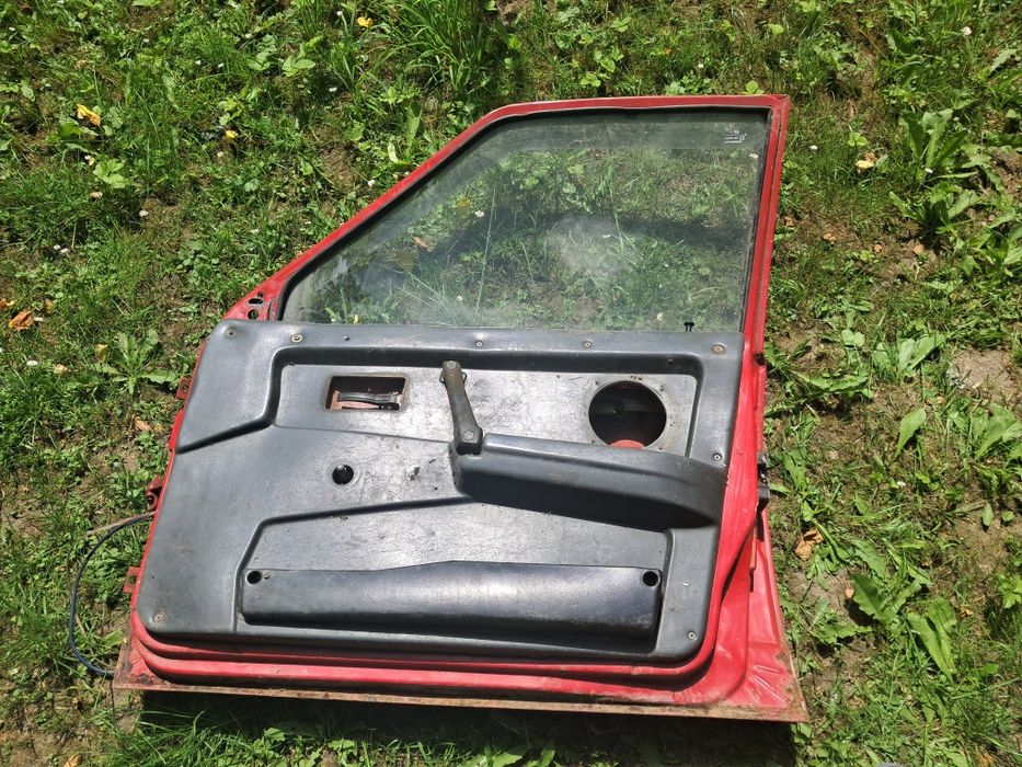 Продам за 4  дверки ціна ваз 2109 червоний колір ц