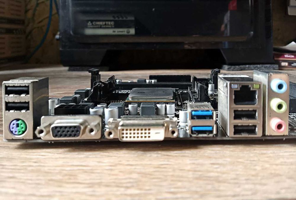 Материнська плата FM2+ GigaByte GA-F2A68HM-DS2 DDR3 VGA+DVI USB 3.0