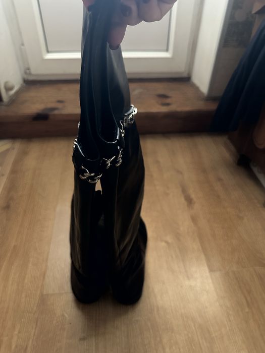 Фірмові високі шкіряні чоботи