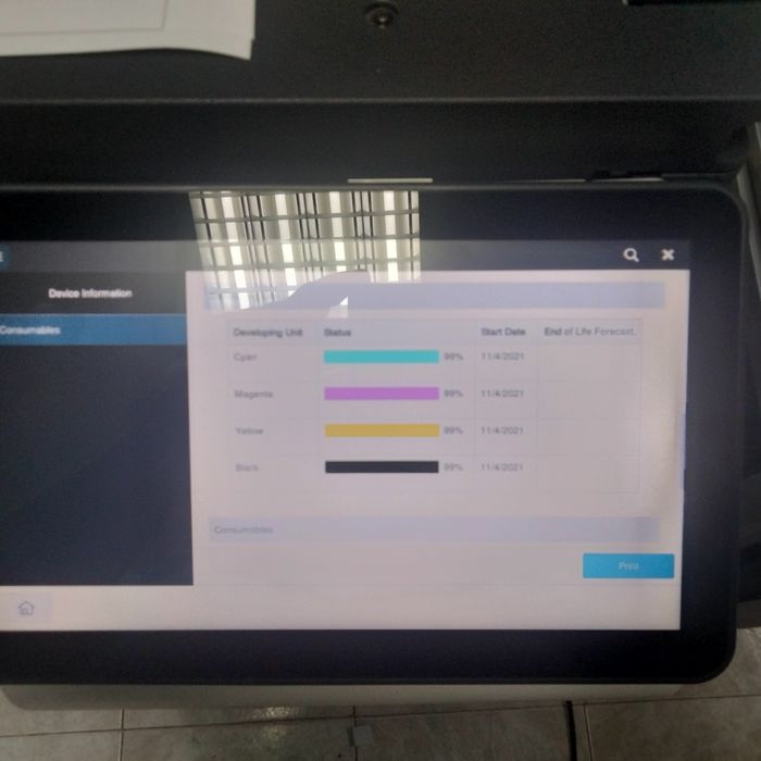 Vendo Konica Minolta Bizhub C250i 1 ano de Garantia com armário de mais 2 gavetas