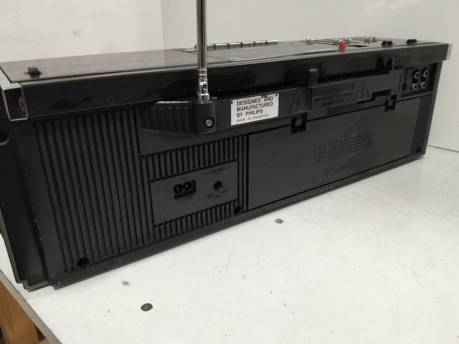 Radio vintage PHILIPS Cubbooster