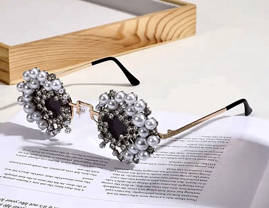 Стильные очки для вечеринок. Очки солнцезащитные.