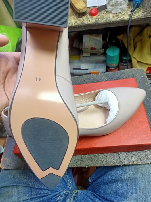 Шкіряні жіночі туфлі