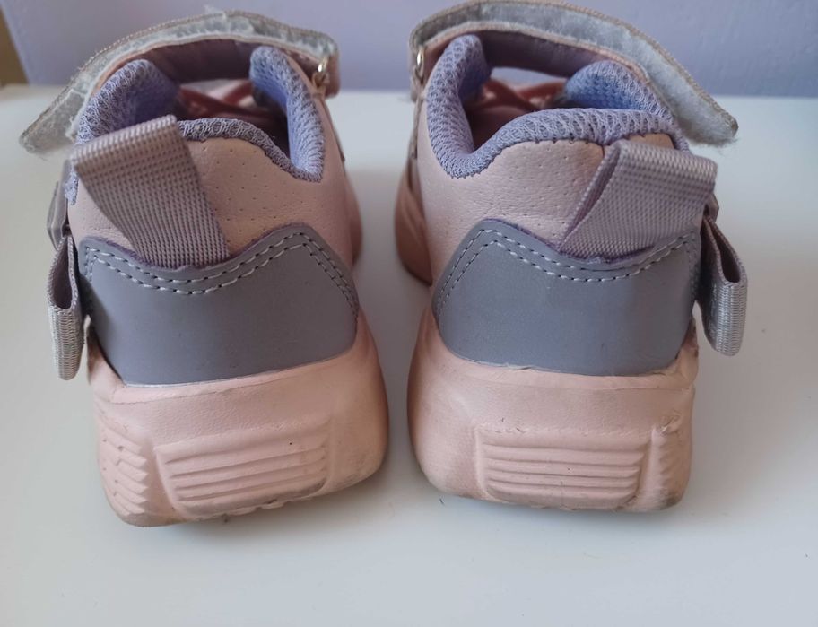 Sportowe buty dziewczęce