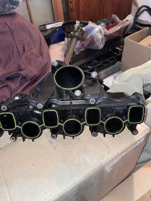 Колектор впускной amarok