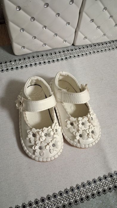 Святкові білі шкіряні туфельки на дівчинку 24 розмір 14 см устілка
