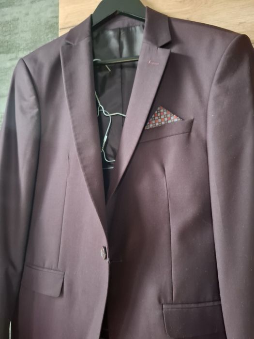 Garnitur męski kolor ciemny bordo