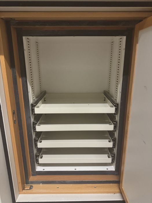 Cofre com chave em perfeito funcionamento