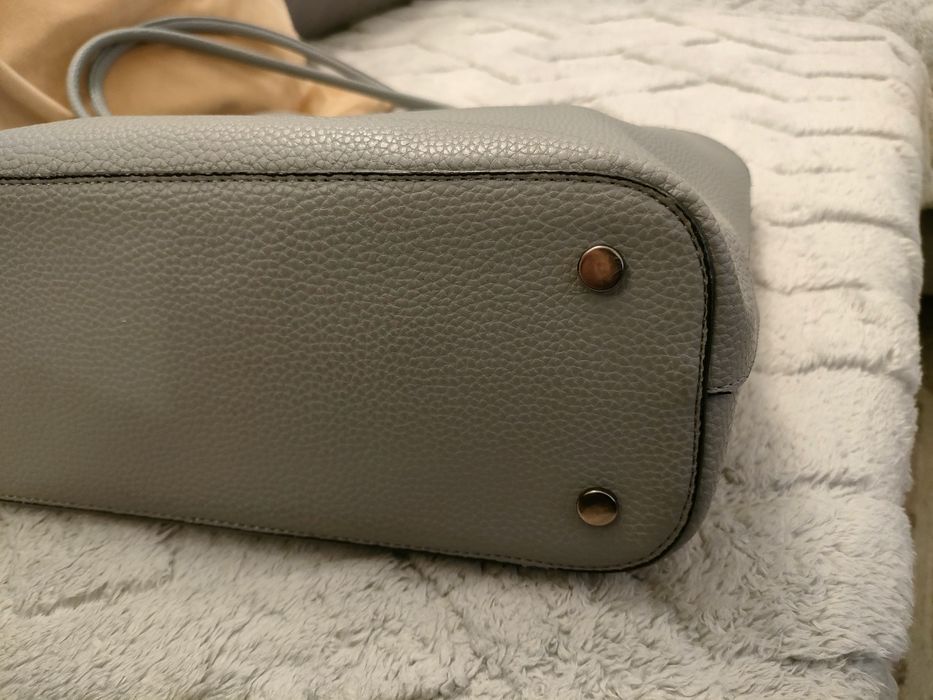 Torebka szara monogram Guess