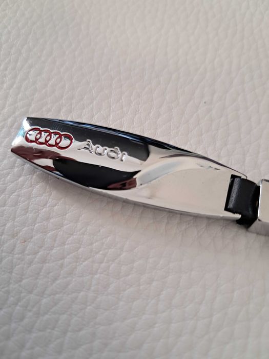 Porta-chaves Audi Metálico em Onda com Alça em Pele — Novo / Selado