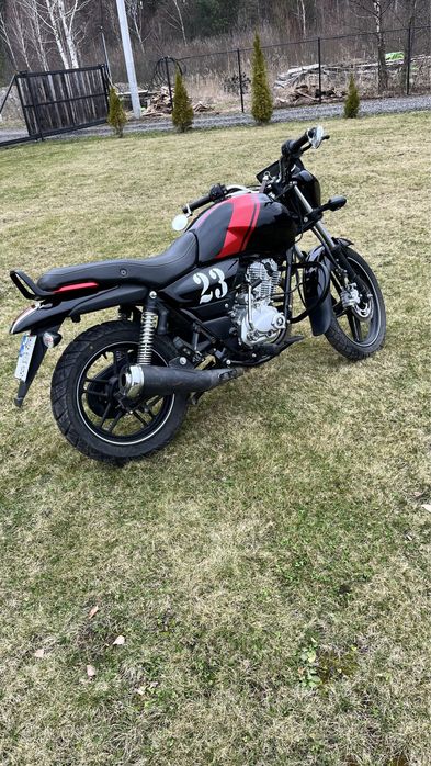 Мотоцикол bajaj v15