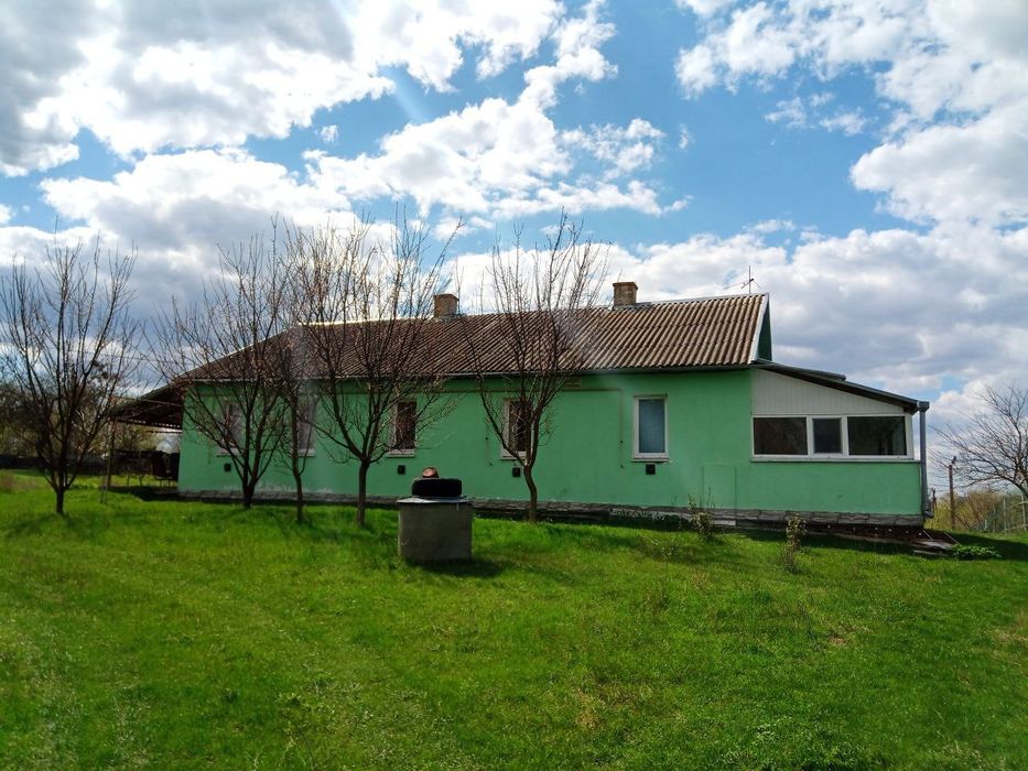 Будинок зі ставком