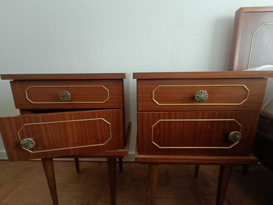 Conjunto de quarto vintage em madeira maciça