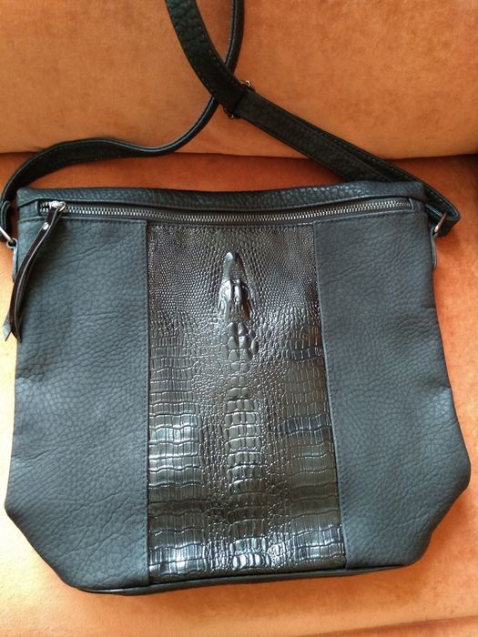 Torebka  z długim paskiem - nowa