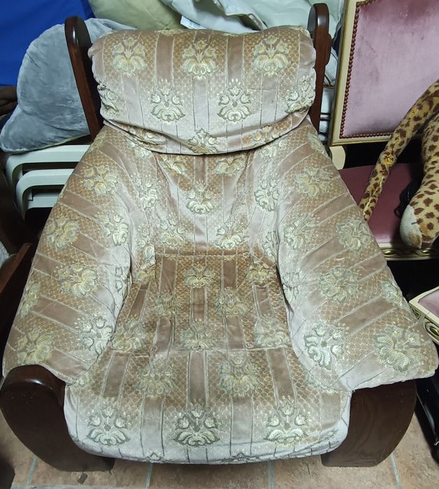 Sofás estrutura em madeira