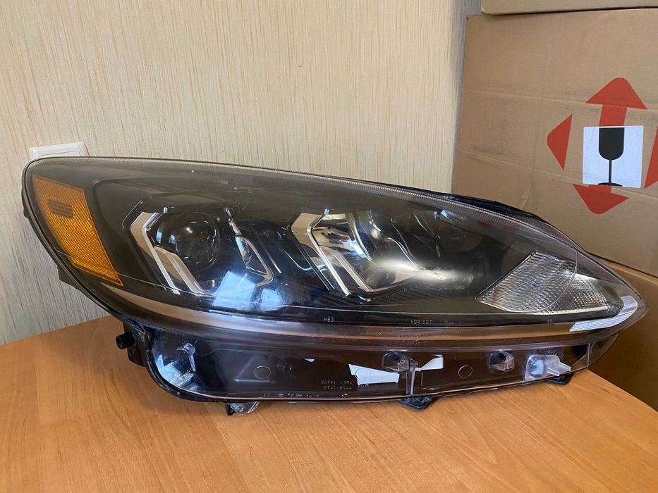 Фара передня права Ford Escape MK4 (2020-2022, США) галоген