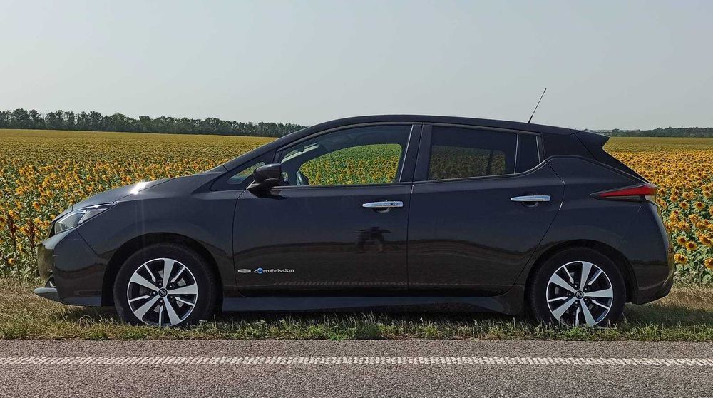 Продам авто Nissan leaf
