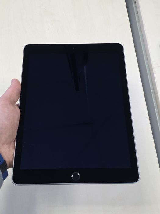 Продам iPad Air 2 32GB з SIM картою A1567