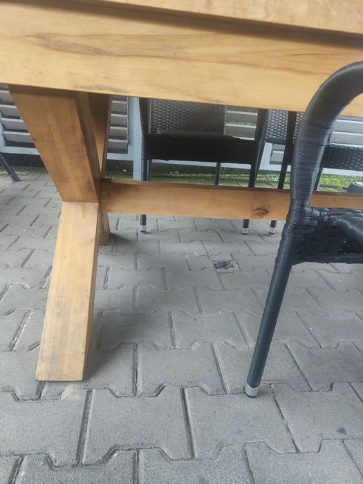 Stół ogrodowy z drewna