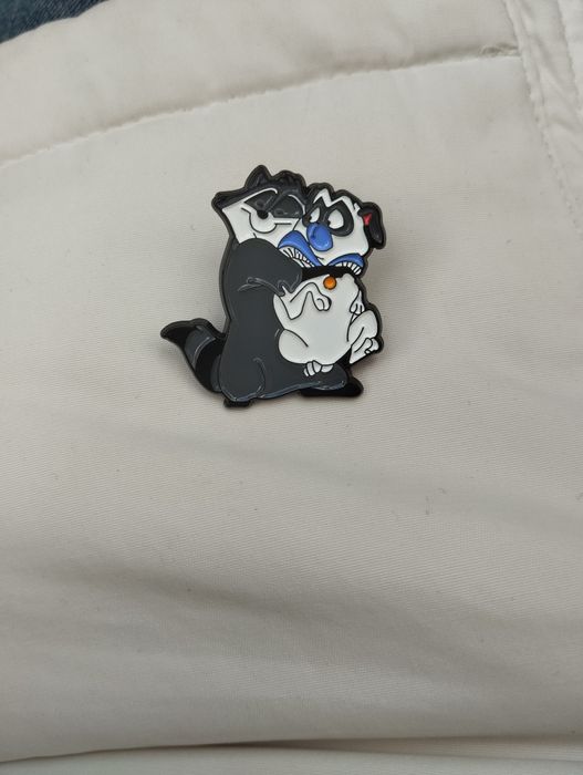 Pin's de Yoko e Percy do desenho animado Pocahontas da Disney