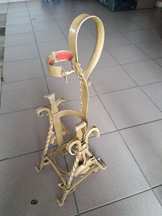 Kuty stojak ba butelkę