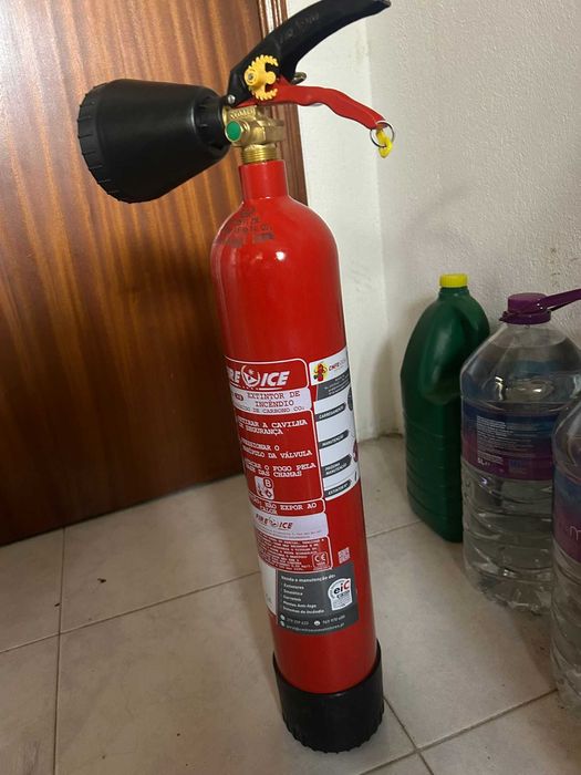 Extintor Novo Agua ABF 6L e Extintor Novo Co2-2kg