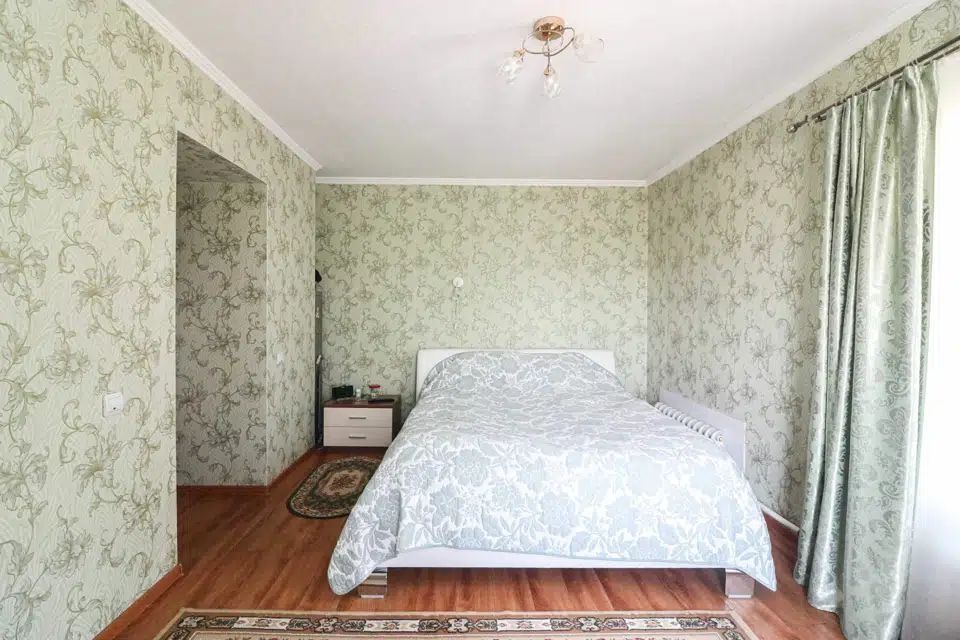 Продам будинок біля ставку