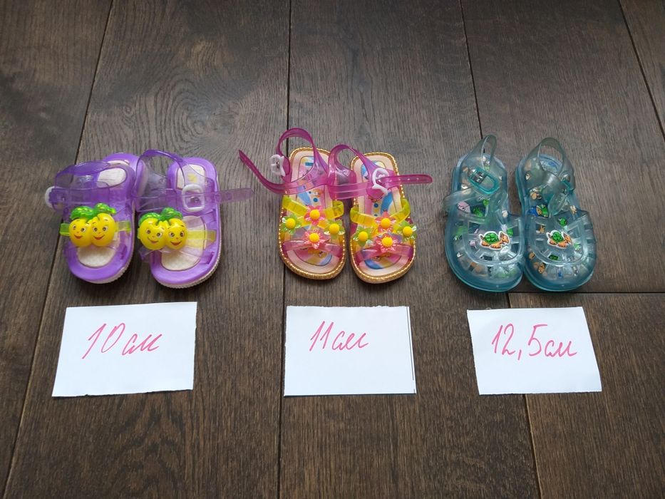 Взуття для дівчинки.  Устілка вказана в сантиметрах.