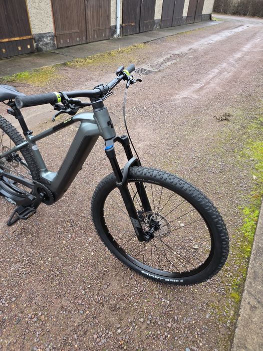 Rower elektryczny Cube Reaction pro 750