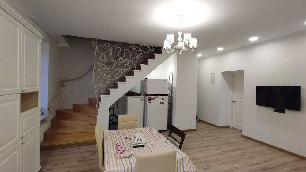 Продається простора квартира на пр.Шевченка