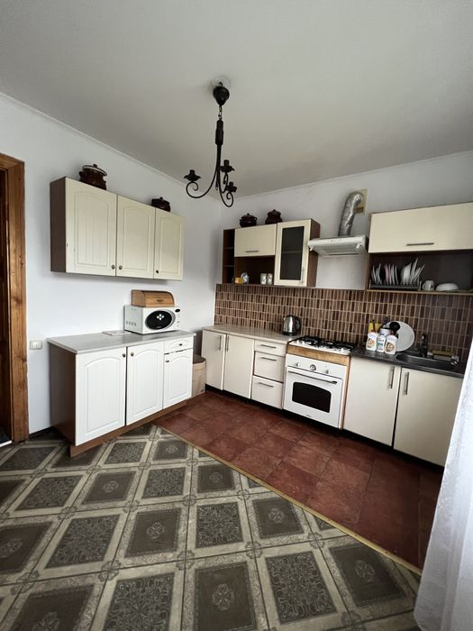 Генератор!!Оренда кімнати 900 грн в центрі яремче подобово житло житла