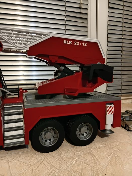 Велика пожежна машина Bruder