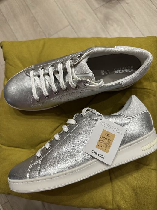 Жіночі шкіряні кеди Geox, срібні 39 р