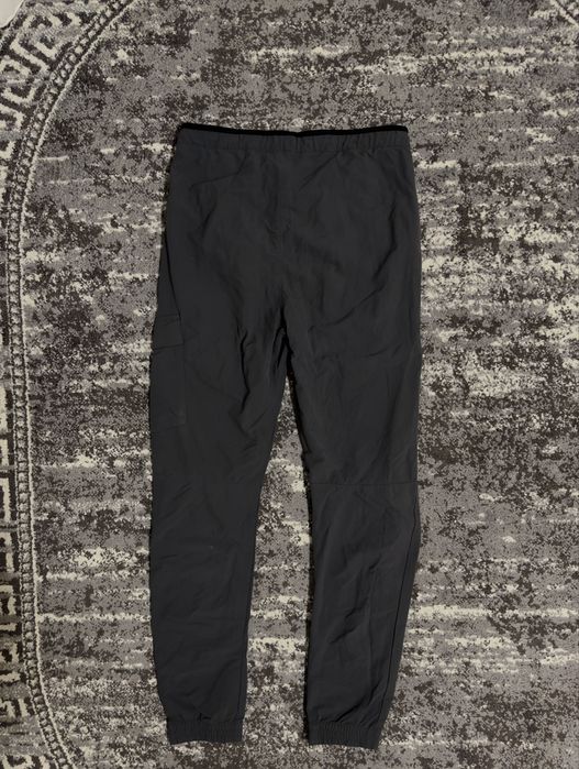 Нейлонові  штани The North Face М розмір сірого кольору